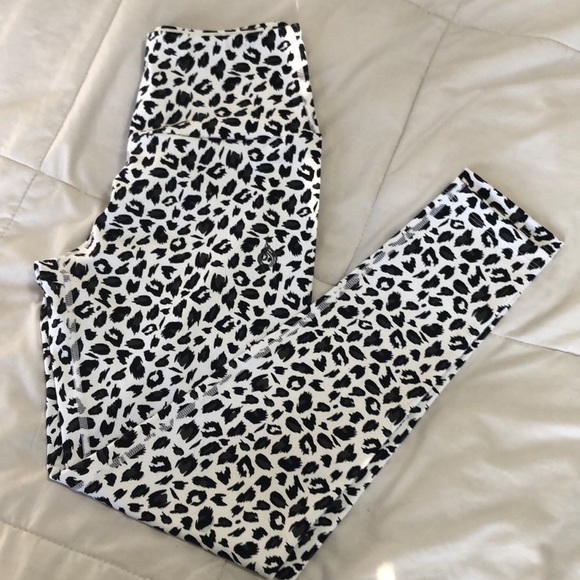 ♦️SOLD♦️ Adapt high waisted scrunch bum leggings - Picture 1 of 7